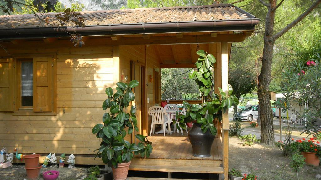 فندق Camping Daino بياتراموراتا المظهر الخارجي الصورة